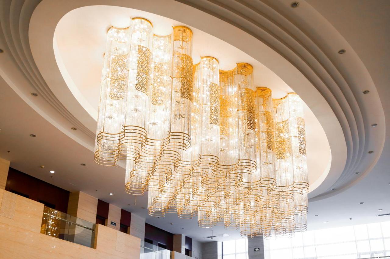 Beijing Palace Soluxe Hotel Astana Exterior foto The chandelier at the lobby of the Ritz-Carlton, Dubai